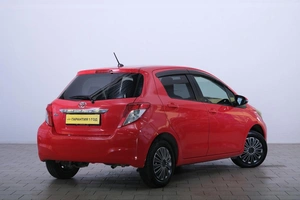 Хетчбэк Toyota Vitz 2011 года, 769000 рублей, Омск