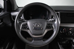 Седан Hyundai Solaris 2018 года, 1169000 рублей, Сургут