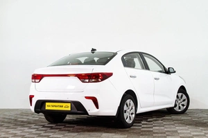 Седан Kia Rio 2017 года, 1089000 рублей, Сургут