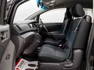 Минивэн Toyota Isis 2010 года, 1299000 рублей, Красноярск