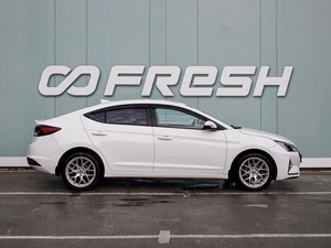 Седан Hyundai Elantra 2019 года, 1349000 рублей, Большой Сочи