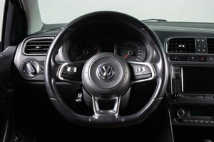 Седан Volkswagen Polo 2019 года, 1369000 рублей, Сургут