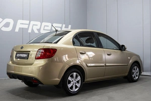 Седан Kia Rio 2010 года, 590000 рублей, Омск