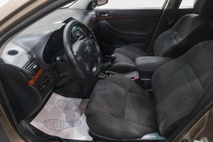 Седан Toyota Avensis 2005 года, 749000 рублей, Новокузнецк