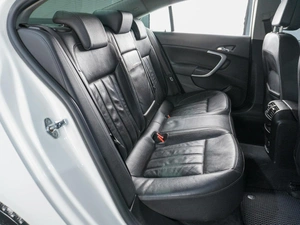 Седан Opel Insignia 2012 года, 999000 рублей, Сургут