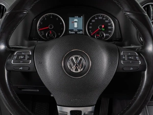 Внедорожник Volkswagen Tiguan 2012 года, 1679000 рублей, Тюмень