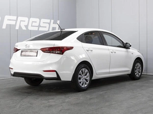 Седан Hyundai Solaris 2019 года, 1290000 рублей, Омск