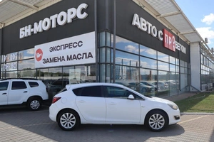 Хэтчбек Opel Astra 2014 года, 900000 рублей, Мирное