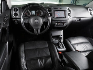 Внедорожник Volkswagen Tiguan 2012 года, 1474000 рублей, Воронеж