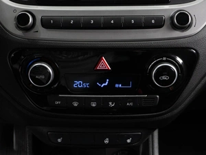 Седан Hyundai Solaris 2017 года, 1300000 рублей, Тюмень