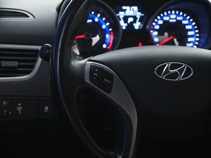 Седан Hyundai Elantra 2012 года, 868999 рублей, Москва