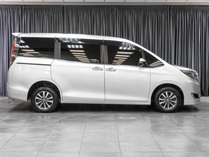 Минивэн Toyota Esquire 2019 года, 2449000 рублей, Тюмень