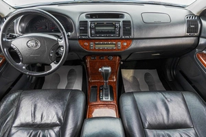 Седан Toyota Camry 2005 года, 1049000 рублей, Барнаул