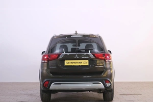 Внедорожник Mitsubishi Outlander 2017 года, 1999000 рублей, Омск