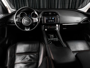 Внедорожник Jaguar F-Pace 2017 года, 2649000 рублей, Тюмень