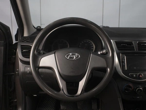 Седан Hyundai Solaris 2016 года, 830000 рублей, Омск