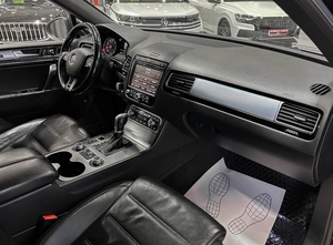 Внедорожник Volkswagen Touareg 2016 года, 2697000 рублей, Красноярск