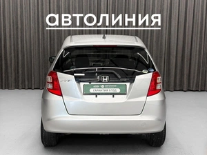 Хетчбэк Honda Fit 2010 года, 699000 рублей, Красноярск