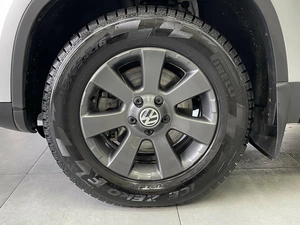 Внедорожник Volkswagen Tiguan 2011 года, 1175000 рублей, Красноярск