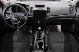 Седан Kia Cerato 2009 года, 749000 рублей, Омск