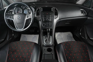 Хетчбэк Opel Astra 2011 года, 719000 рублей, Тюмень