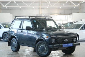Внедорожник ВАЗ (LADA) 4x4 (Нива) 2017 года, 669000 рублей, Омск