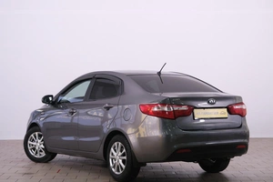 Седан Kia Rio 2013 года, 889000 рублей, Омск
