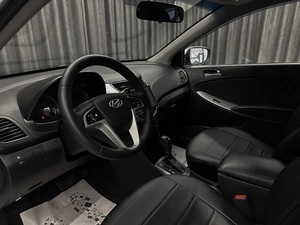 Седан Hyundai Solaris 2015 года, 945000 рублей, Красноярск