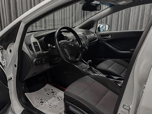 Седан Kia Cerato 2015 года, 850000 рублей, Красноярск