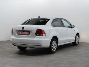 Седан Volkswagen Polo 2016 года, 1050000 рублей, Красноярск
