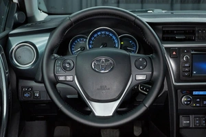 Универсал Toyota Auris 2014 года, 1077000 рублей, Красноярск