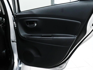 Хетчбэк Toyota Vitz 2015 года, 980000 рублей, Красноярск