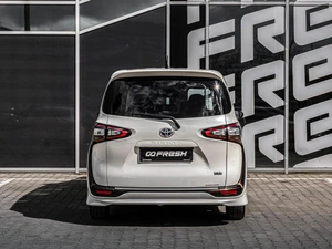 Минивэн Toyota Sienta 2017 года, 1805000 рублей, Краснодар