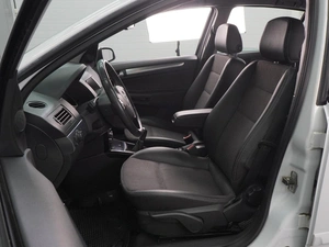 Хетчбэк Opel Astra 2011 года, 669000 рублей, Воронеж