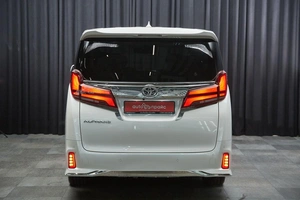 Минивэн Toyota Alphard 2019 года, 4445000 рублей, Красноярск