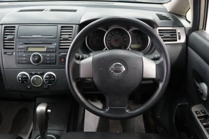 Седан Nissan Tiida 2005 года, 369000 рублей, Омск