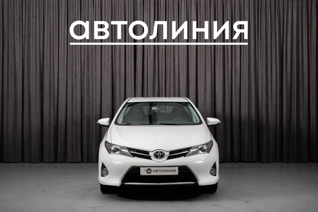 Хетчбэк Toyota Auris 2013 года, 1149000 рублей, Красноярск