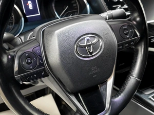 Седан Toyota Camry 2019 года, 2380000 рублей, Красноярск