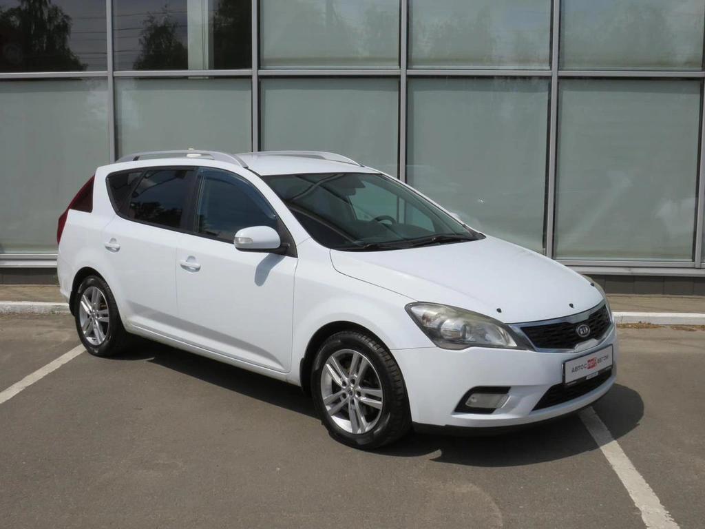 Хэтчбек Kia Ceed 2011 года, 890000 рублей, Брянск