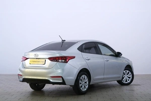 Седан Hyundai Solaris 2017 года, 1299000 рублей, Омск