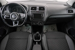 Седан Volkswagen Polo 2018 года, 1229000 рублей, Красноярск