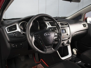 Хетчбэк Kia Ceed 2013 года, 820000 рублей, Омск