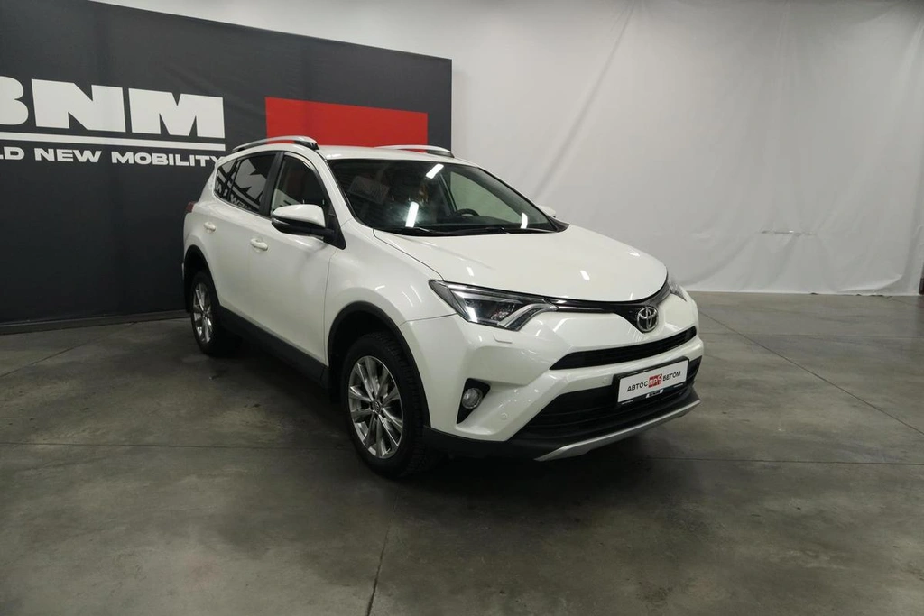 Внедорожник Toyota RAV4 2016 года, 2600000 рублей, Курск
