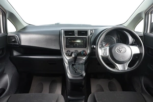 Хетчбэк Toyota Ractis 2013 года, 1099000 рублей, Новосибирск