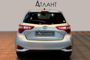 Хетчбэк Toyota Vitz 2018 года, 949000 рублей, Красноярск