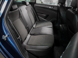 Универсал Opel Astra 2011 года, 899000 рублей, Воронеж