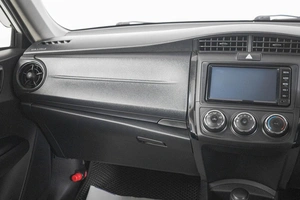 Седан Toyota Corolla Axio 2017 года, 1149000 рублей, Кемерово