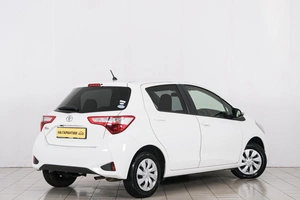 Хетчбэк Toyota Vitz 2019 года, 949000 рублей, Красноярск