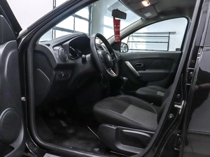 Седан Renault Logan 2019 года, 989000 рублей, Красноярск