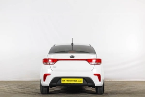 Седан Kia Rio 2018 года, 1049000 рублей, Тюмень